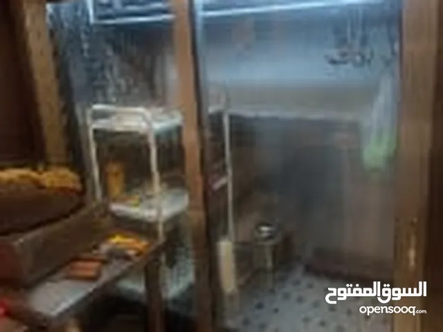 ثلاجة عرض لحوم بحالة ممتازة