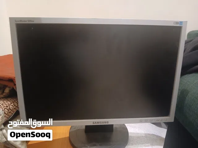 Samsung monitor (by chance no wires/no adapters)