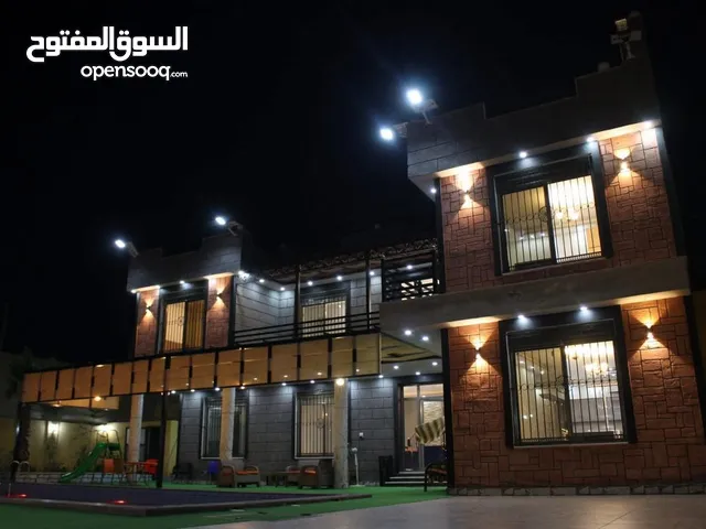 مزرعتين للبيع بجانب بعض بجرش دحل بتبعد من دوار حي معصوم 20دقيقه مكان جدا مميز