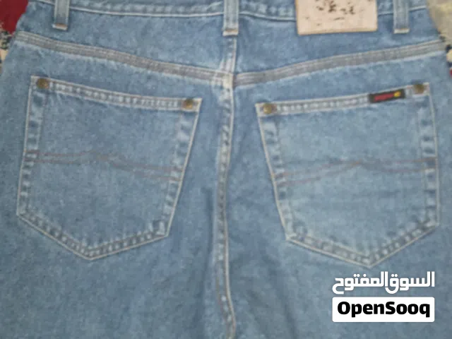 بنطال جينز كلاسيكي رجالي مخفض لمدة أسبوع