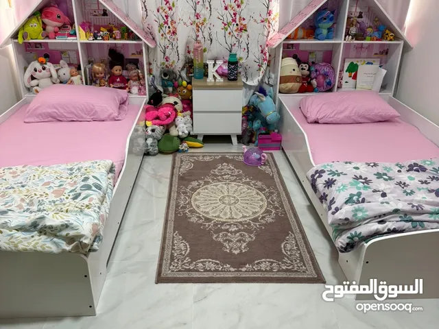 2 سرير اطفال مع المرتبة + 2 دولاب