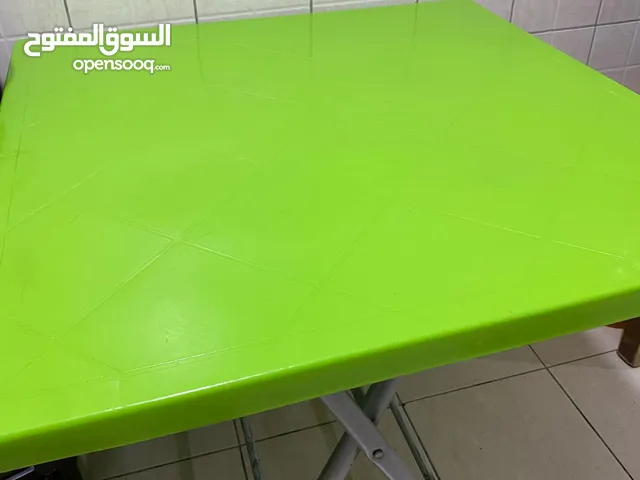 طاولة بلاستيك