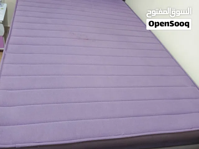 يوجد سرير حطب صناعه بحريني بحاله جدا جدا ممتازة شبه جديدة استعمال فترة قصيرة سعر 35 دينار