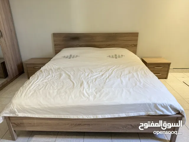 غرفة نوم كاملة بحالة ممتازة