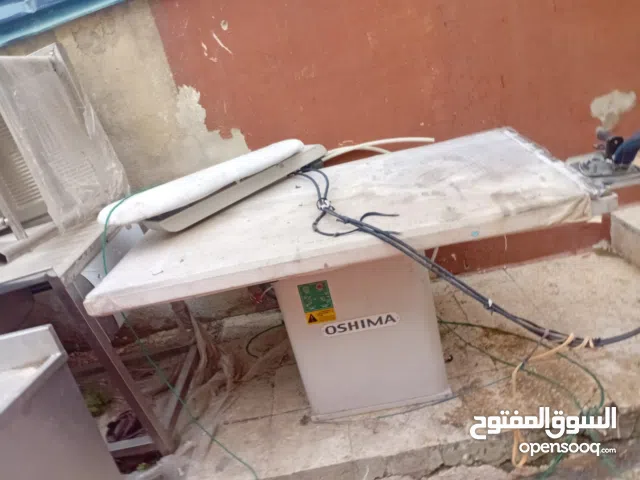 هذه الآلة هي طاولة كوي صناعية مزودة بنظام شفط من ماركة Oshima.   الوظيفة: تستخدم للكوي الاحترافي في