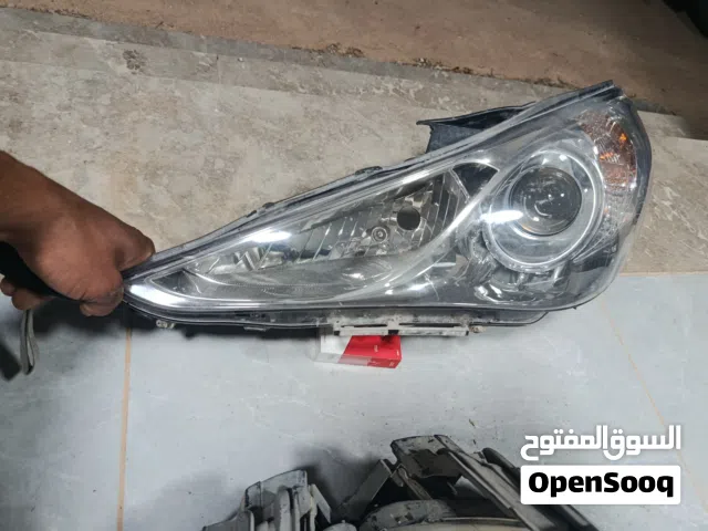 فنار أصلي كوري للبيع فيه كسر من الخلف كما موضح في الصورة والقشر نظيفه نظيفه