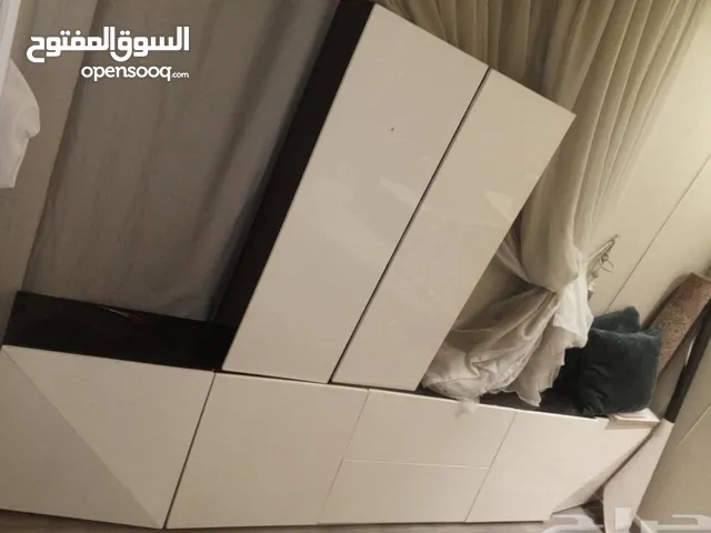 طاوله تلفزيون فاخره للبيع