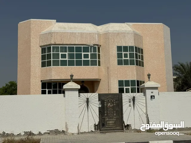 للبيع فيلا طابقين منطقة العزره الشارقه موقع مميز 5 غرف نوم ثلاث صالات مساحه 8333 قدم