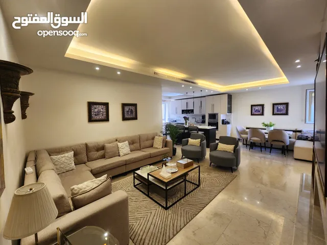 شقة فاخرة فارغة للبيع او للإيجار بمواصفات فيلا - ref : 14560