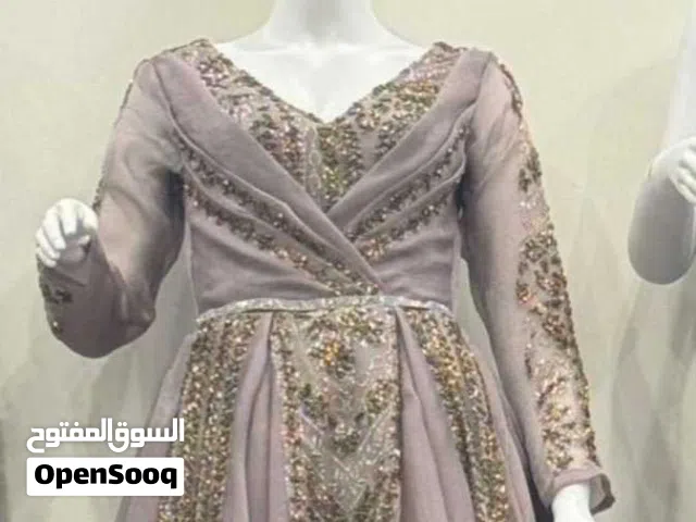 للايجار فستان