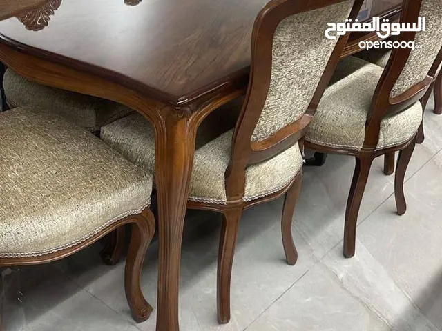 ميز طعام خشب ثقيل