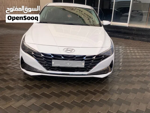 2021 هيونداي افانتي Limited