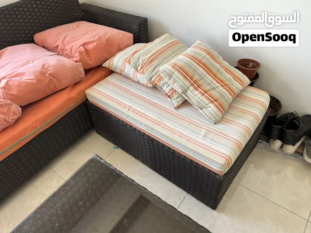 طقم كنب رتان خارجي كورنر ومفردة وطاولة بحالة ممتازة