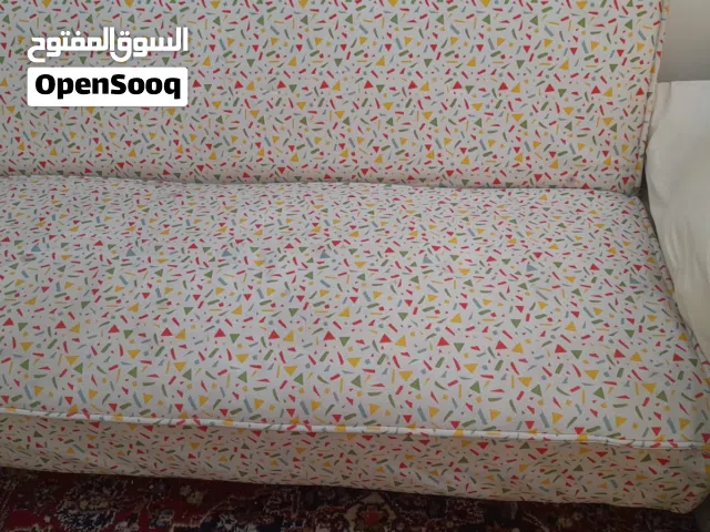 اريكة وسرير جانبية