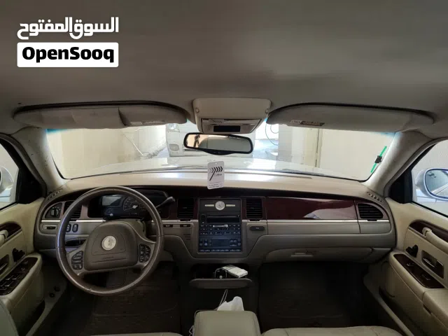 2003 لينكولن تاون كار