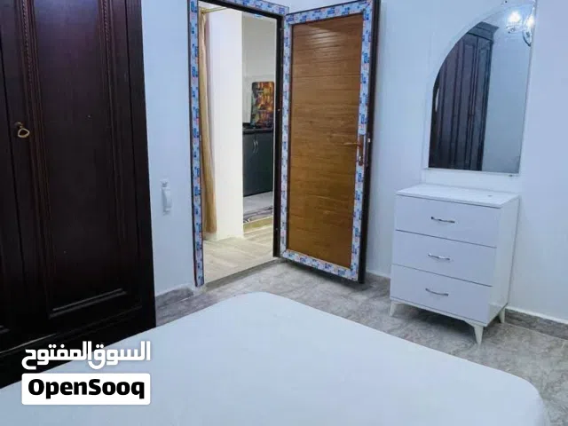 استديو للايجار نظيف مفروش بكامل طابق الارضي في طرابلس سنتر عمر مختار