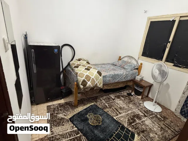 غرقة للايجار المؤقت من 12 مايو الى 30 يونيو بالفروانية