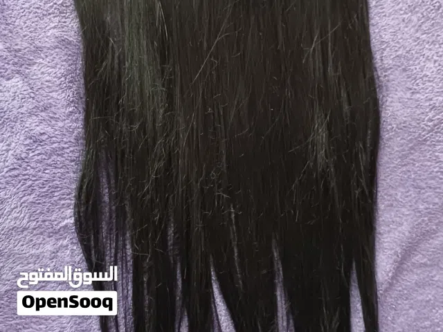 وصلة شعر اكستنشن لون اسود بحاله جديده مستعمله مره وحده فقط ،، الشعر ناعم خيلي طويل.......
