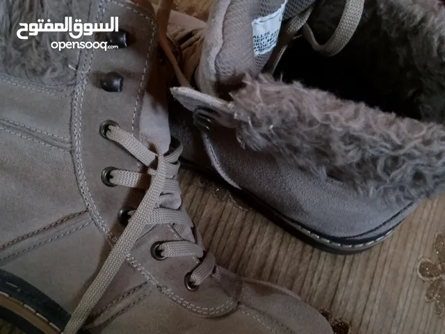 39 Sport Shoes in Tripoli