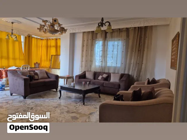 منزل مستقل للإيجار في منطقة هادئة في السرو خلف الجامعة الاهلية. او للبيع