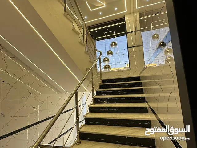 متوفر طابق اخير مع روف دوبلكس فاخر وشقق اول وثاني لم تسكن لقطه وبسعر مغري عرض خاص أرقى مناطق الجبيهة
