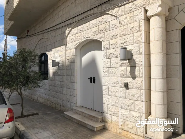 للإيجار – مخازن في موقع مميز وحيوي بمدينة طولكرم! المعني التواصل معنا لمعرفة السعر!!!!