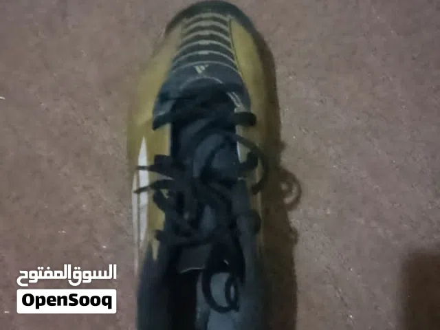 حذاء اديداس