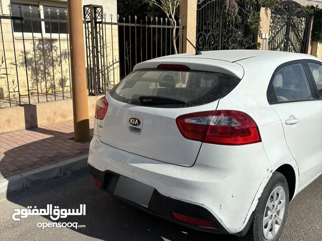 كيا ريو هاتشباك 2015 ابيض