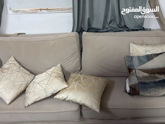 كنب فاخر وكويس مع طاولات