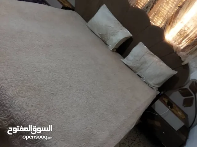 غرفة نوم بحالة جيدة جدا