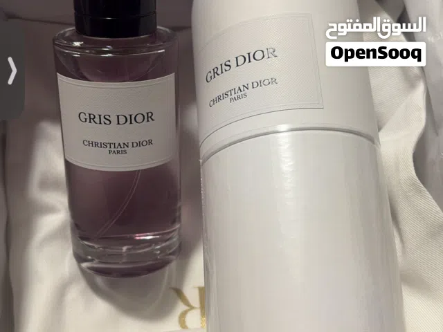 عطر ديور الجديد مب مستخدم مع اغراضه كله و الاصلي.