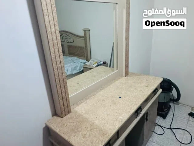 غرفة نوم كاملة (سرير + دولاب + تسريحة + 2 كومودينو)