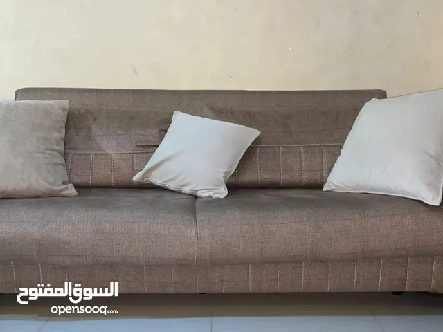 قطعة واحدة... وظيفتين، كنباي تتحول لسرير