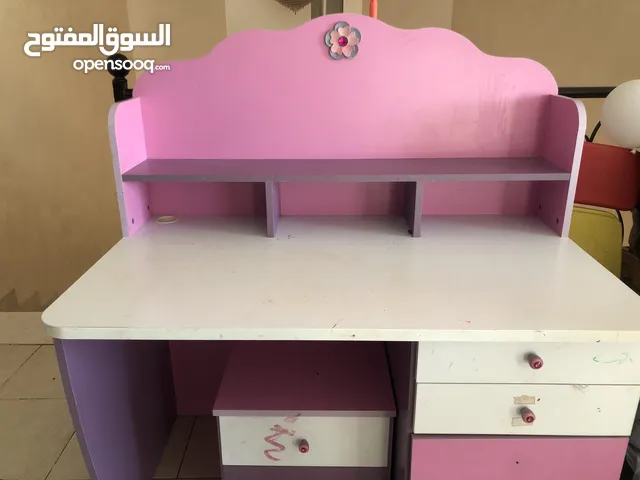 طاولة تسريحة