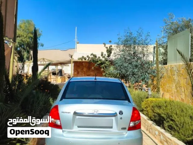 2010 هيونداي فيرنا Standard