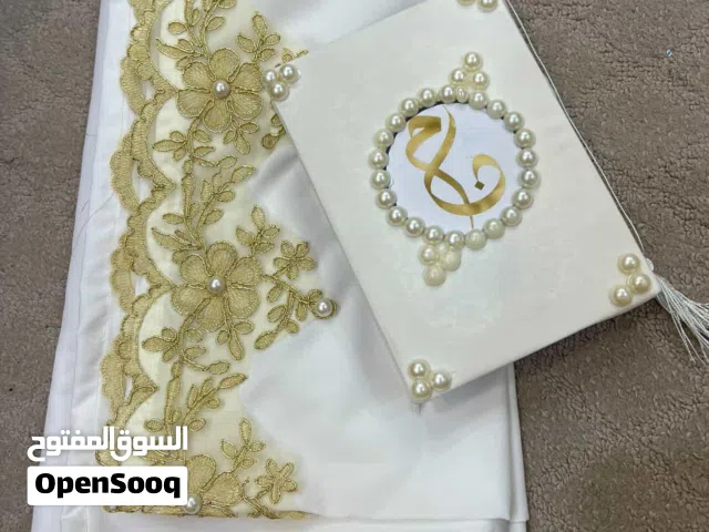 شال عقد مطرز بالؤلؤ والدانتين