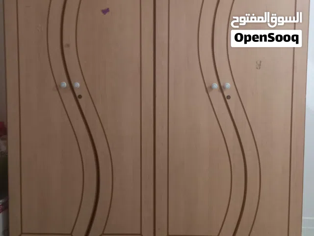 دولاب ملابس 4 أبواب مستعمل نظيف.. فقط ب 100 درهم.. بيع مستعجل