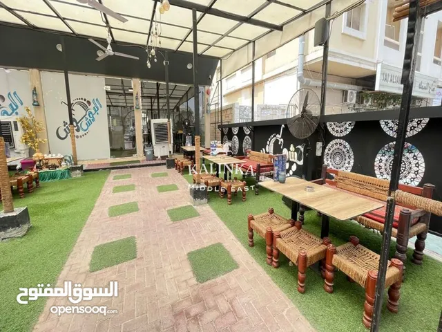 مطعم سوداني مشهور بمواصفات عالية مع مساحة خارجية مجهزة متوفر فيها مكيفات خارجية و نظام صوت احترافي