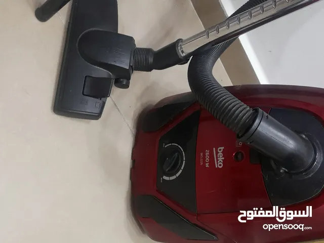 مكنسه كهرباء شغاله. وبحاله الجديد مع كامل اغراضها