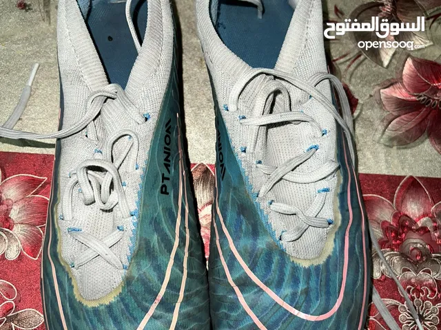 Football shoes 10bd