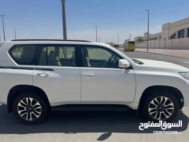 تويوتا برادو موديل 2023 GXR رقم 1 ملكيه تأمين شامل صبغة وكاله ضمان قير مكينه شاصي الممشى 148000 كيلو