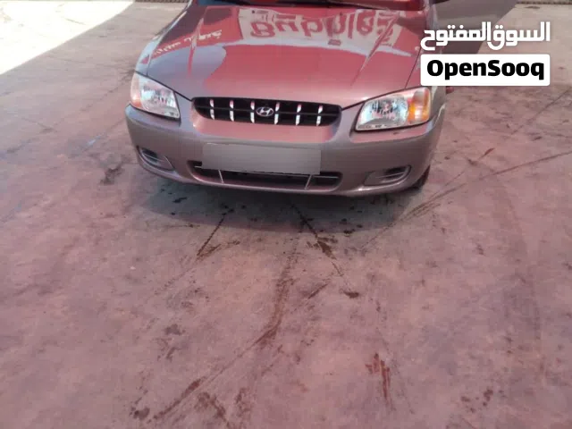 2005, هيونداي, فيرنا, Standard