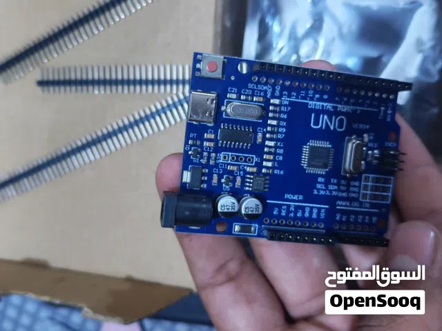 لوحة تحكم (اردوينو) للروبوتات و المحركات الالكترونية الصغيرة