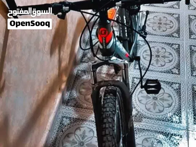 بسكليت بحالة شبه جديدة وقابل للتفاوض او تبديل على هاتف نوع جيد