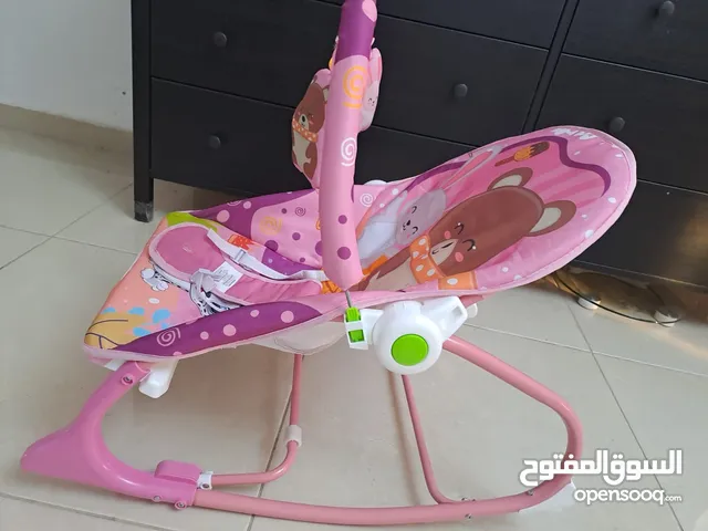 سرير بيبي هزاز جديد عالبطارية