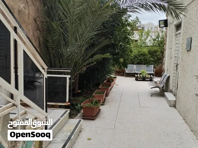 شقة تجارية  للايجار في افضل مواقع جبل عمان - باتجاه الرينبو  الرقم المرجعي : 47016