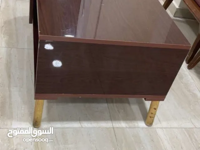 طاولة وسط مستعملة استعمال خفيف