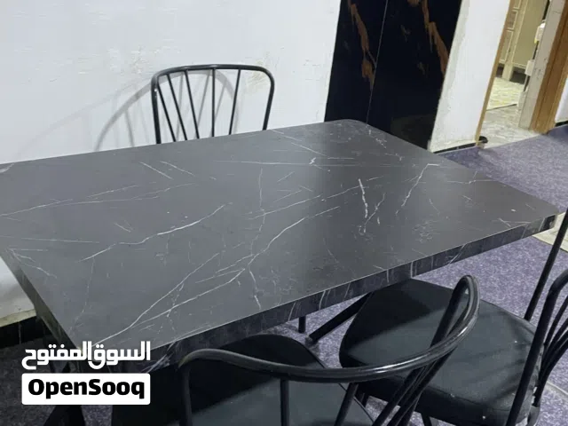 طاوله جديده مابيه شخط باقي تفاصيل جوه