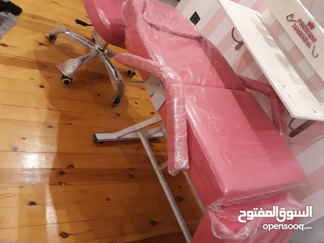 كرسي لعيادات الأسنان  أو  صالونات التجميل جديد بحالته