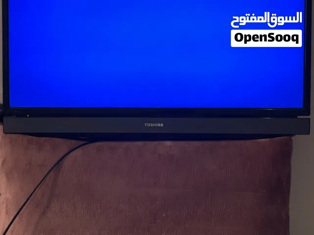 شاشة تيلفزيون توشيبا 32 بوصه نظيف ولا يوجد به اي عطل او اي كسر مع الريموت .  سبب البيع التغيير